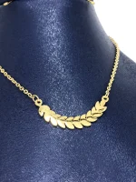 گردنبند طرح برگ