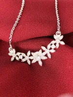 نیم ست (گردنبند و گوشواره) طلایی گل نگین دار