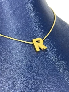 گردنبند مینیمال طرح حرف R