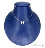 گردنبند مینیمال طرح حرف H